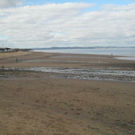 Edinburgh Beach View Apartment Ngoại thất bức ảnh