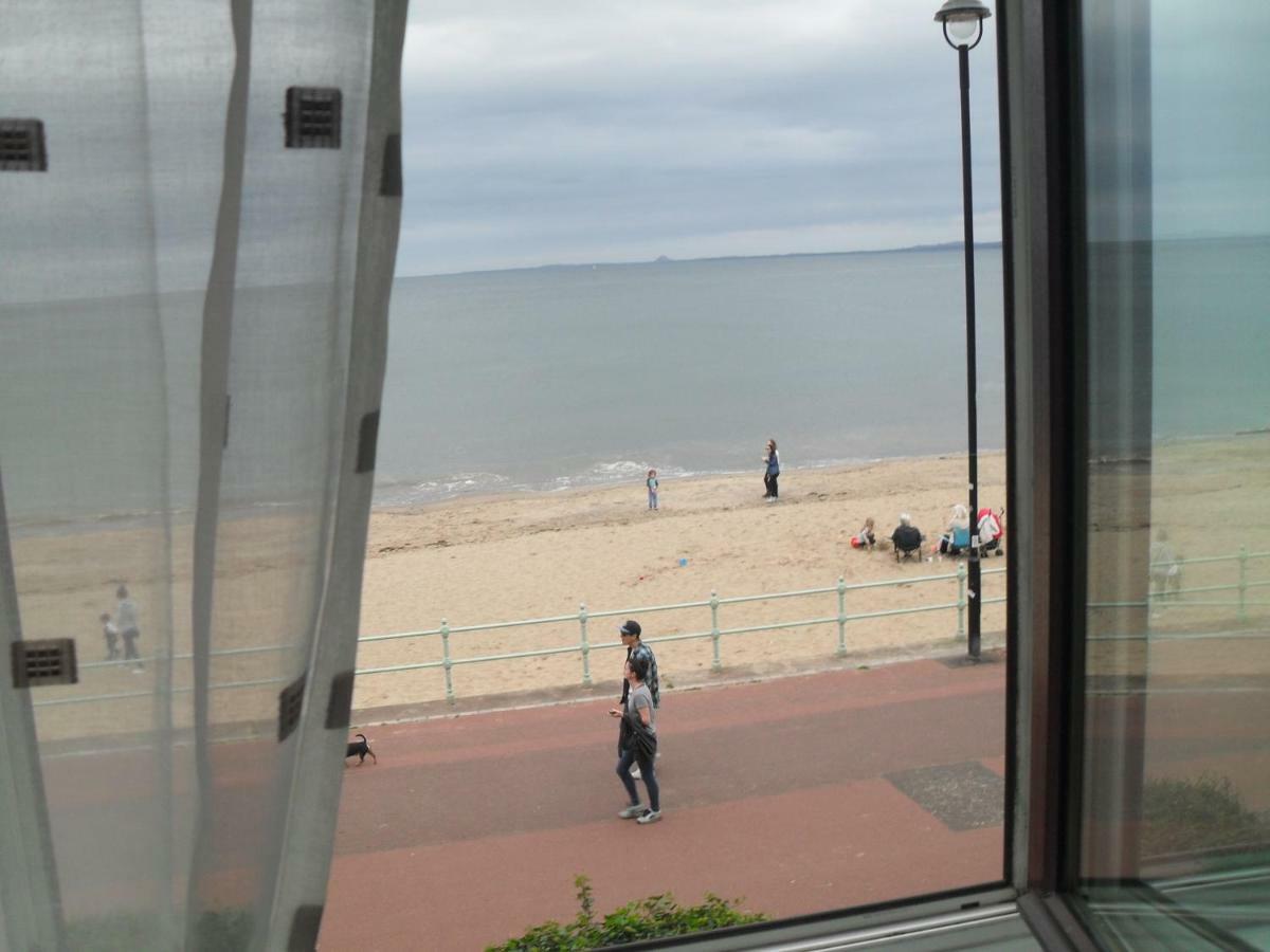 Edinburgh Beach View Apartment Ngoại thất bức ảnh
